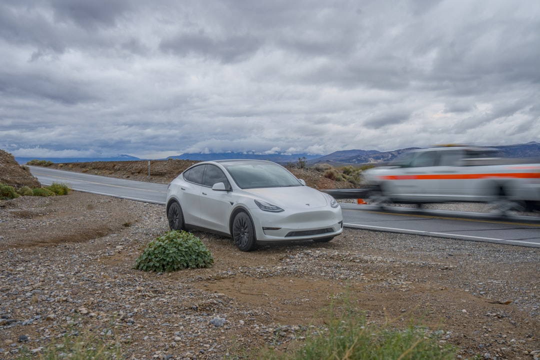 Tesla Cybertruck’s cameras catch woman vandalizing vehicle