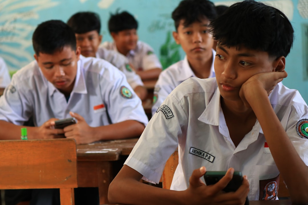 Guiding Youth in Navigating Artificial Intelligence