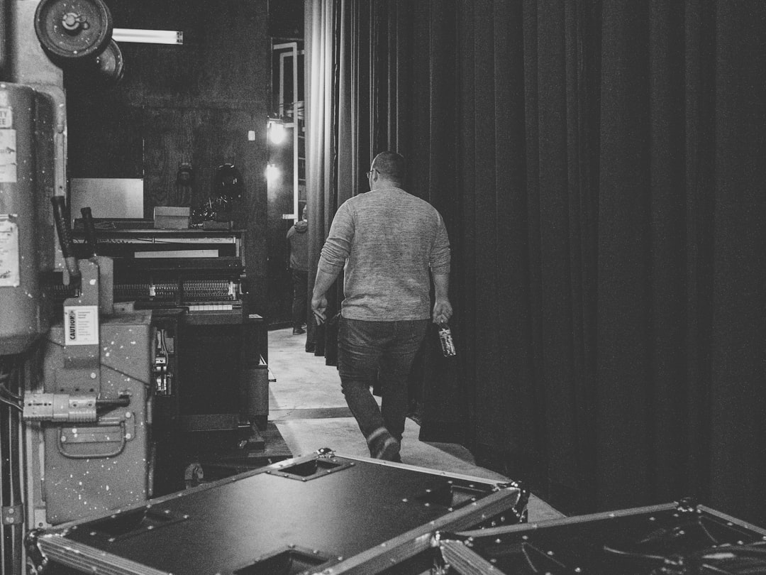 The surprising backstage ritual Arsenio Hall shared with Maya Angelou